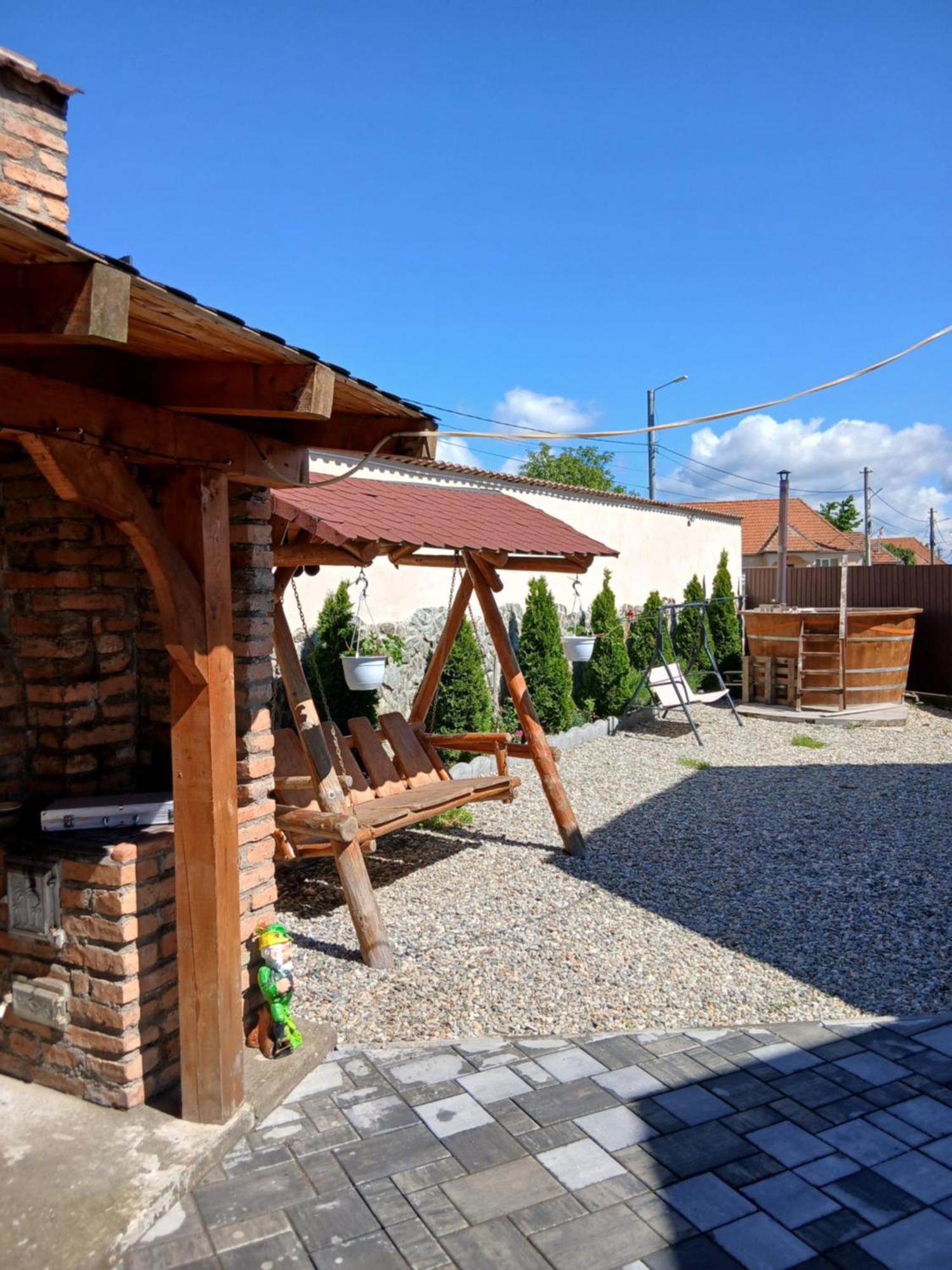 Casa Loredana Кирцишоара Екстер'єр фото